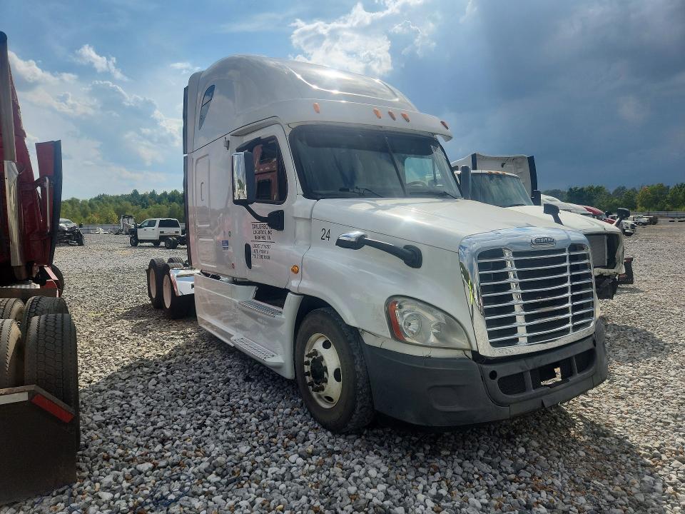 2013 Freightliner Cascadia 125 მანქანა იყიდება აუქციონზე, vin: 3AKJGLDR4DSBC8039, აუქციონის ნომერი: 68956936
