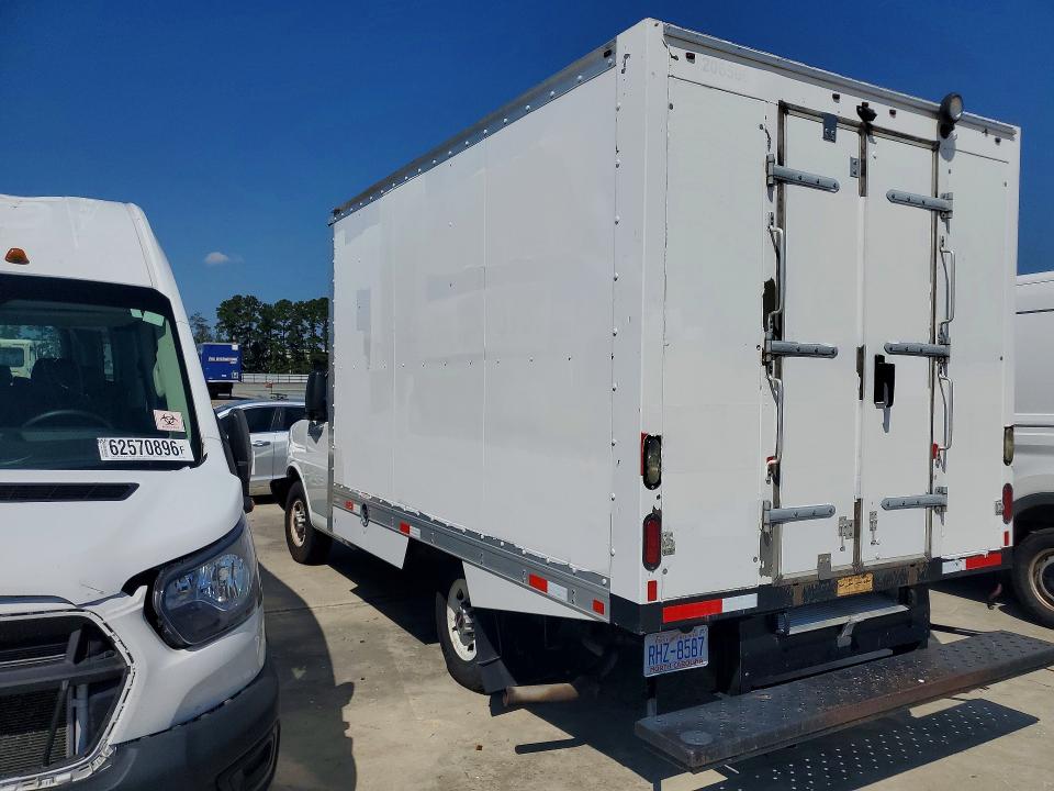 64380776 :رقم المزاد ، 1GD07RFP7J1220893 vin ، 2018 Gmc Savana مزاد بيع