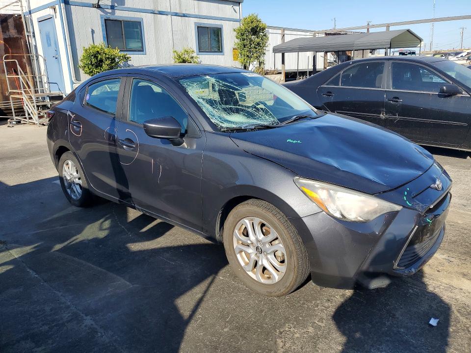 70812576 :رقم المزاد ، 3MYDLBYV0HY163092 vin ، 2017 Toyota Yaris Ia مزاد بيع