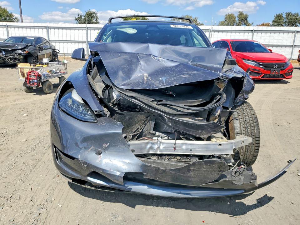 68094076 :رقم المزاد ، 7SAYGAEE2PF865561 vin ، 2023 Tesla Model Y مزاد بيع