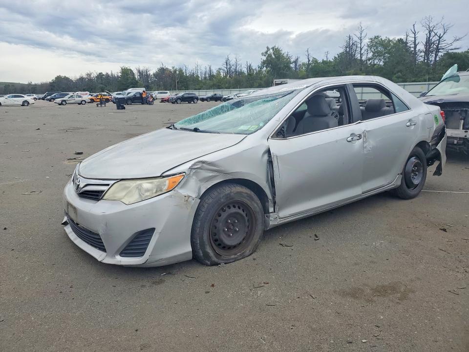 70445906 :رقم المزاد ، 4T4BF1FK3DR323156 vin ، 2013 Toyota Camry مزاد بيع