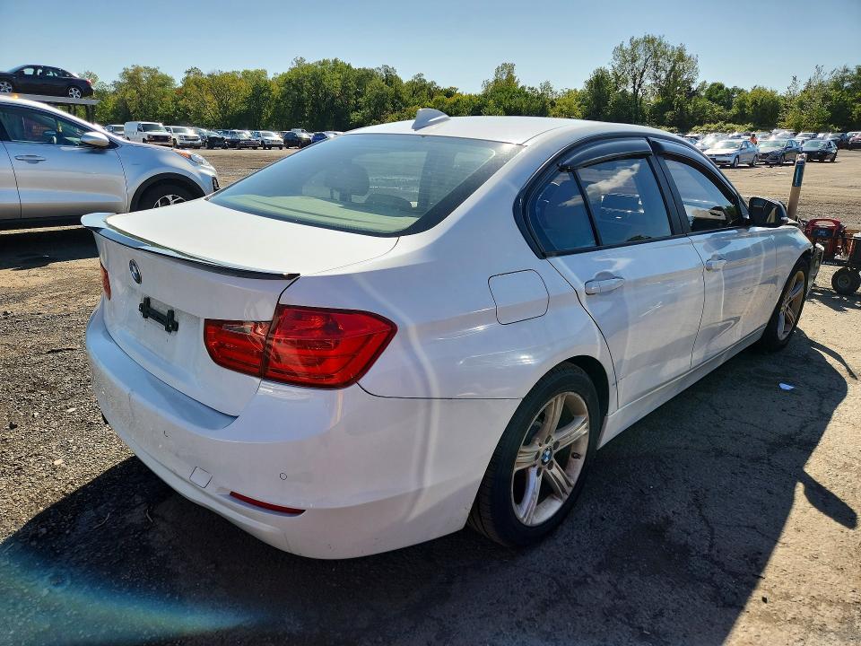66945836 :رقم المزاد ، WBA3C3G58ENS71970 vin ، 2014 Bmw 320 مزاد بيع