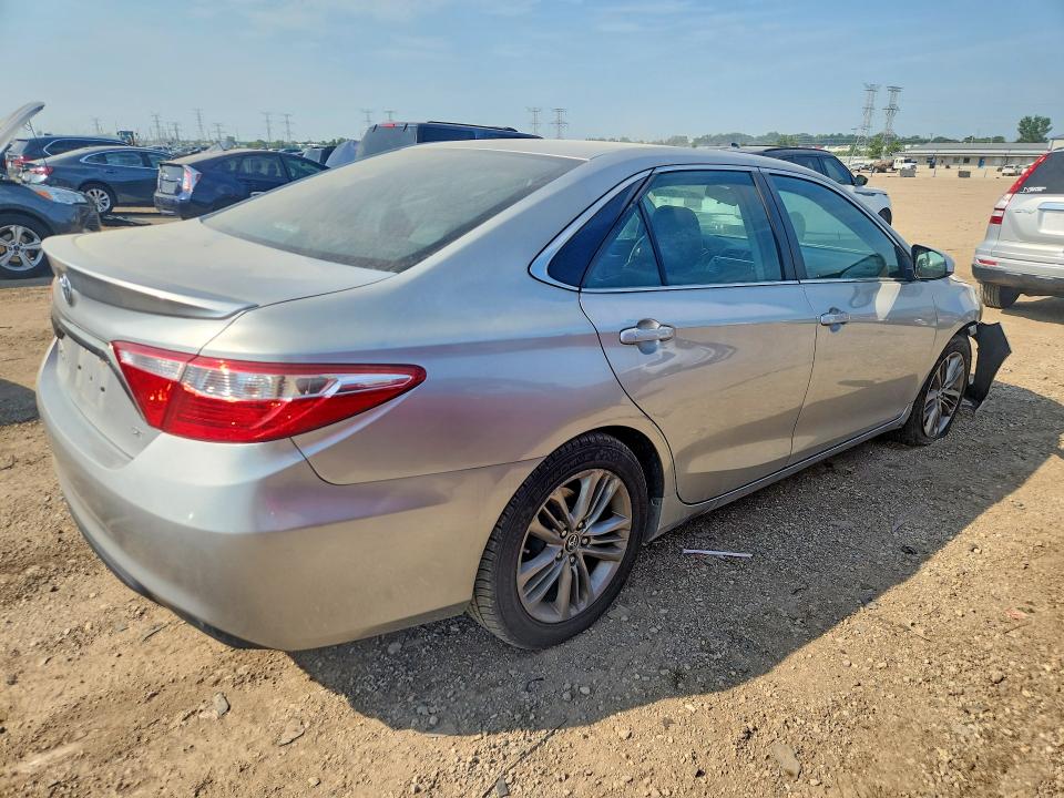 67167176 :رقم المزاد ، 4T1BF1FKXFU984745 vin ، 2015 Toyota Camry مزاد بيع
