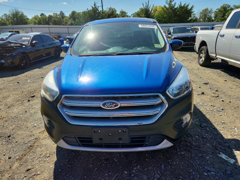 2017 Ford Escape მანქანა იყიდება აუქციონზე, vin: 1FMCU9GDXHUE83270, აუქციონის ნომერი: 68859266