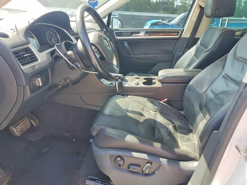 2015 Volkswagen Touareg მანქანა იყიდება აუქციონზე, vin: WVGEG9BP1FD006693, აუქციონის ნომერი: 68725946