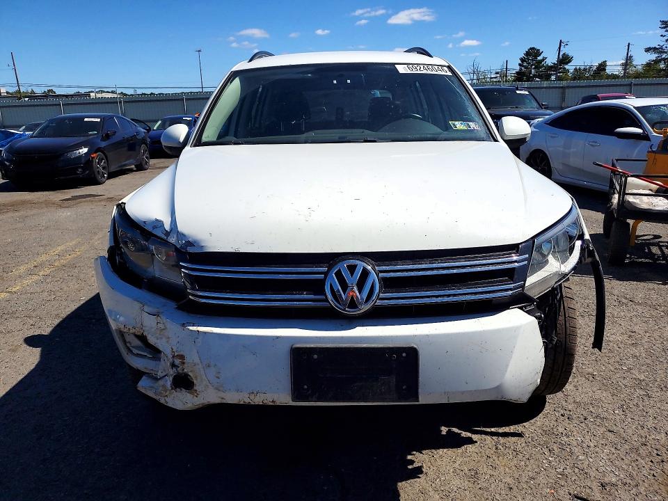 69246046 :رقم المزاد ، WVGBV7AX7HK054602 vin ، 2017 Volkswagen Tiguan مزاد بيع
