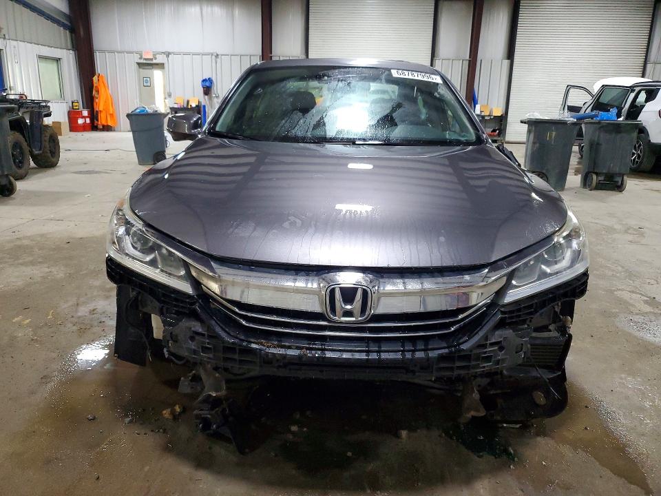 Продаж на аукціоні авто 2017 Honda Accord, vin: JHMCR6F51HC011509, номер лоту: 68787996