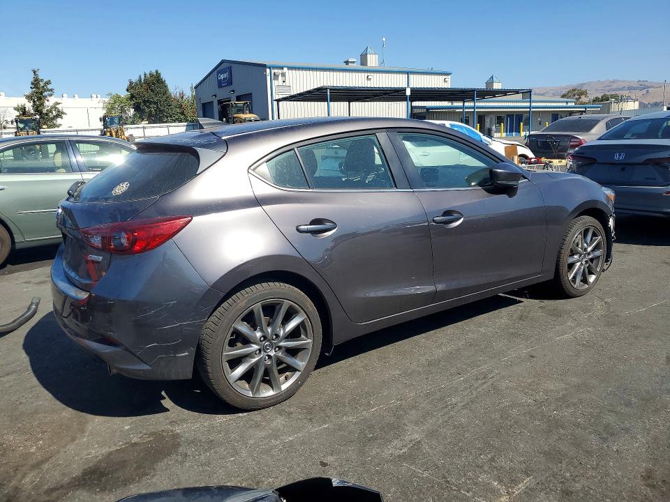2018 Mazda 3 მანქანა იყიდება აუქციონზე, vin: 3MZBN1L30JM249383, აუქციონის ნომერი: 69525556
