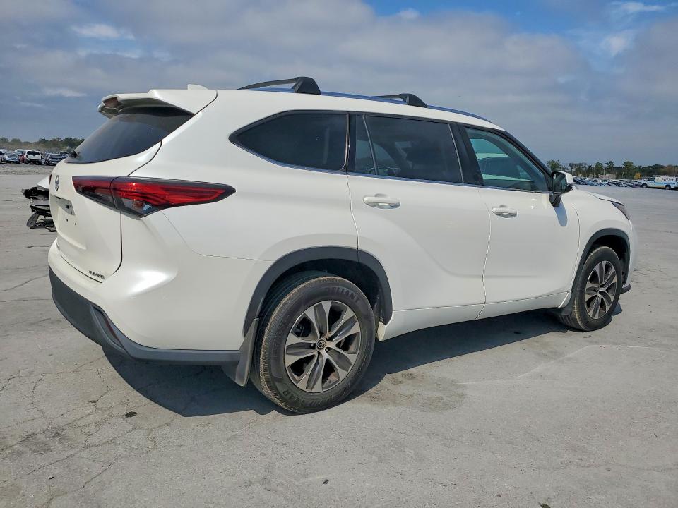 2021 Toyota Highlander მანქანა იყიდება აუქციონზე, vin: 5TDGZRBH7MS105469, აუქციონის ნომერი: 69572516