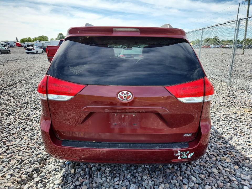 68295796 :رقم المزاد ، 5TDYK3DCXBS090938 vin ، 2011 Toyota Sienna مزاد بيع