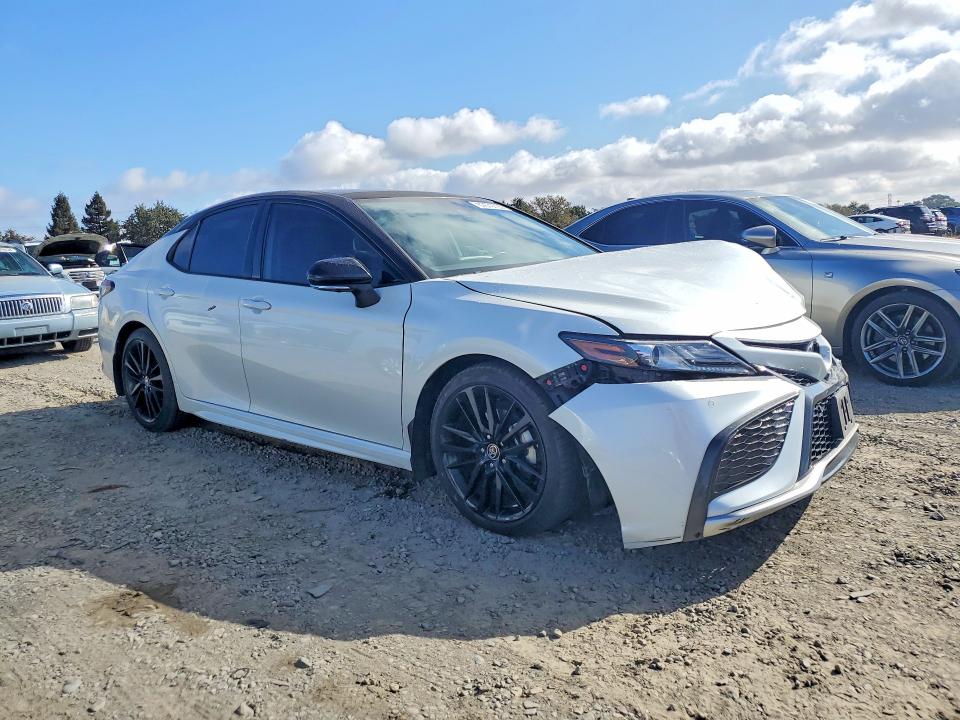 67679726 :رقم المزاد ، 4T1KZ1AK8MU053222 vin ، 2021 Toyota Camry مزاد بيع