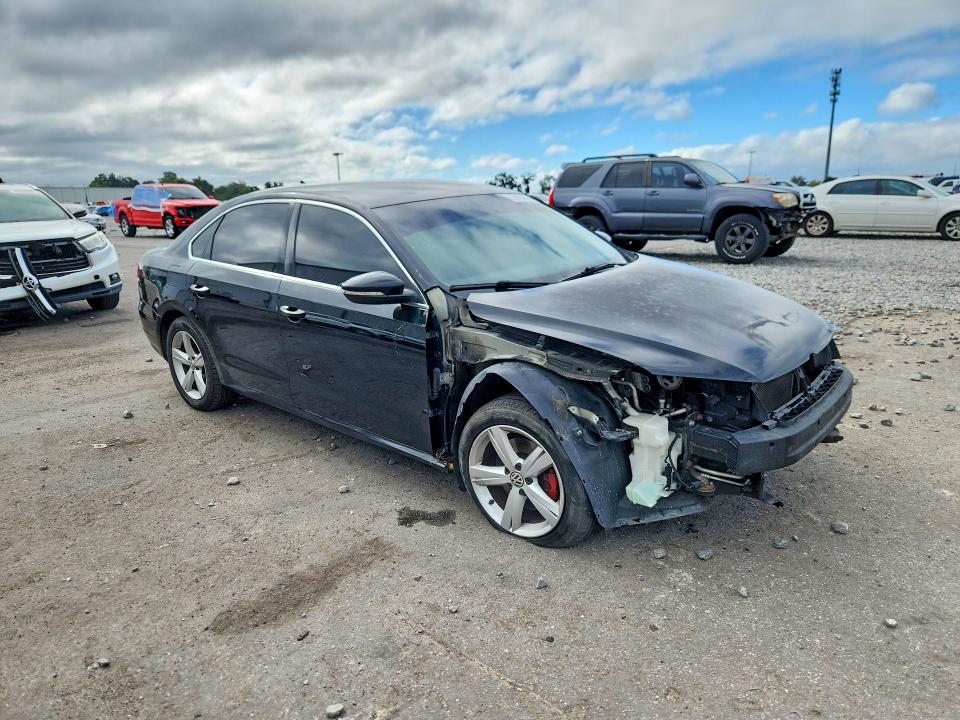 70433416 :رقم المزاد ، 1VWBP7A39CC009639 vin ، 2012 Volkswagen Passat مزاد بيع