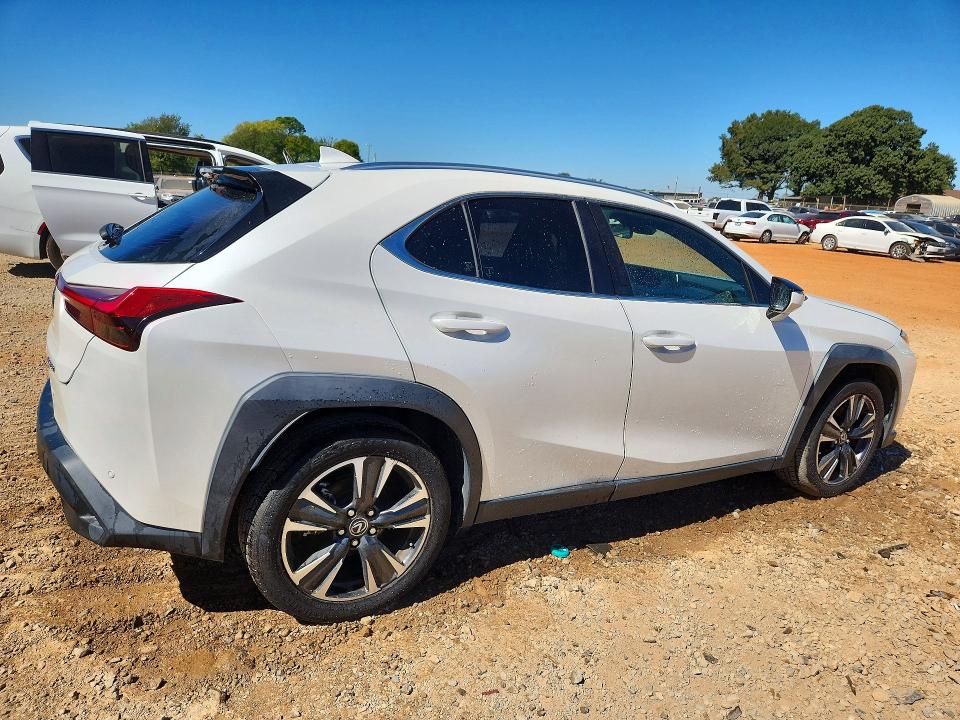 Auction sale of the 2022 Lexus Ux 200, vin: JTHX3JBH1N2046400, lot number: 70569646