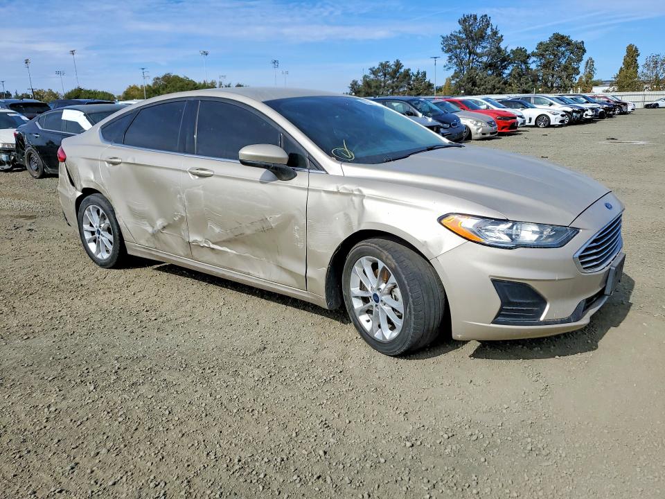 68258696 :رقم المزاد ، 3FA6P0HDXKR152020 vin ، 2019 Ford Fusion مزاد بيع