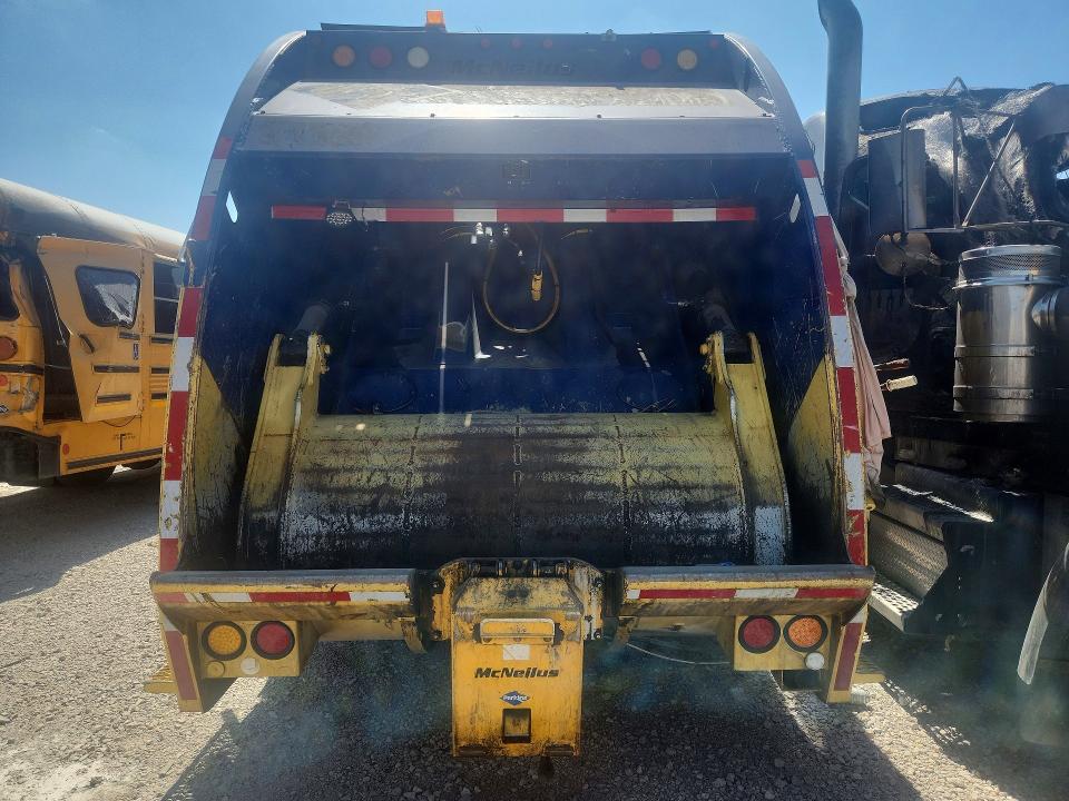 2011 Mack Leu613 მანქანა იყიდება აუქციონზე, vin: 1M2AU14C0BM001093, აუქციონის ნომერი: 67974536