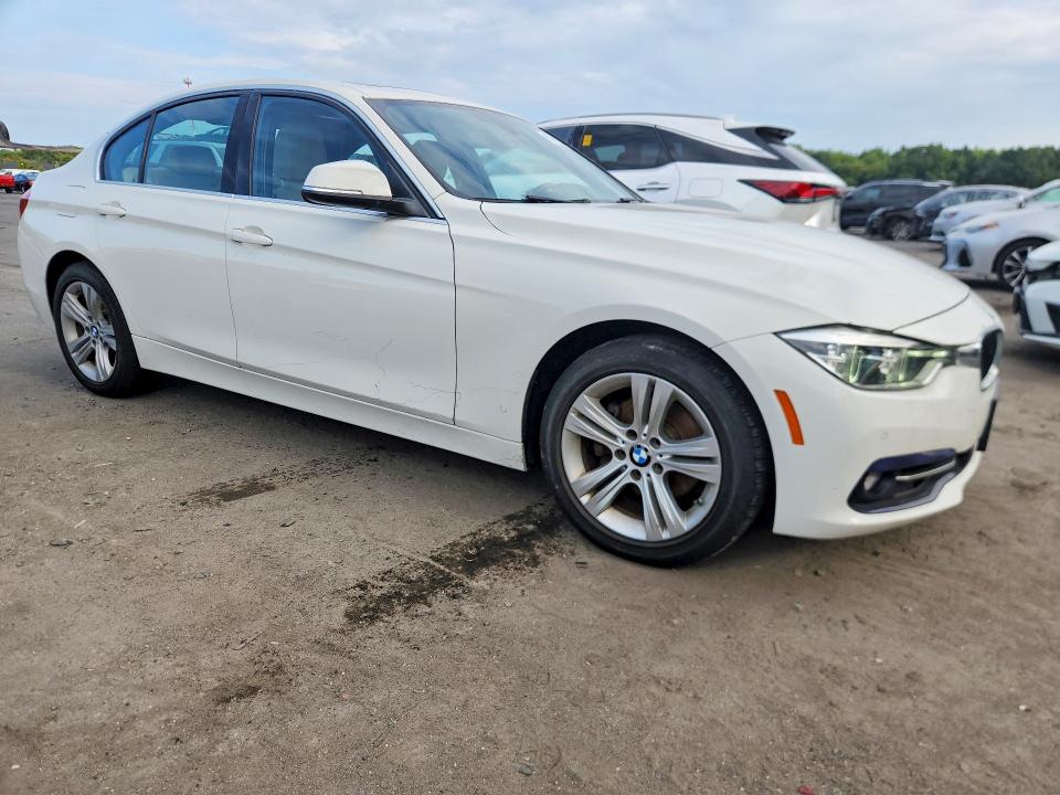 67442046 :رقم المزاد ، WBA8D9G33HNU64830 vin ، 2017 Bmw 330 مزاد بيع