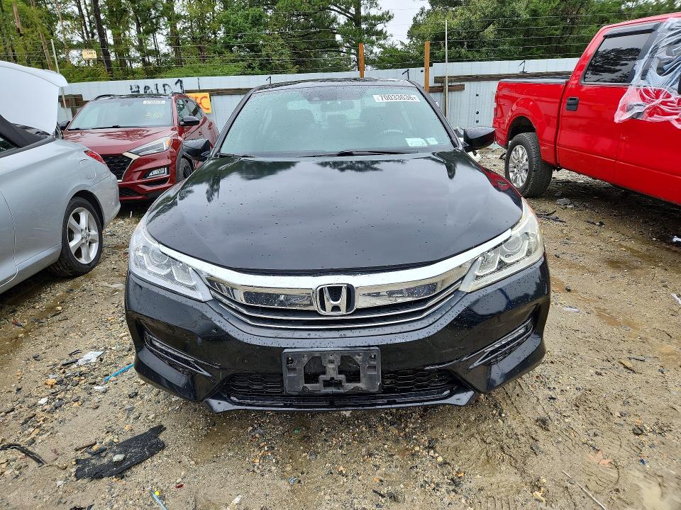 70033636 :رقم المزاد ، 1HGCR2F65GA060825 vin ، 2016 Honda Accord مزاد بيع
