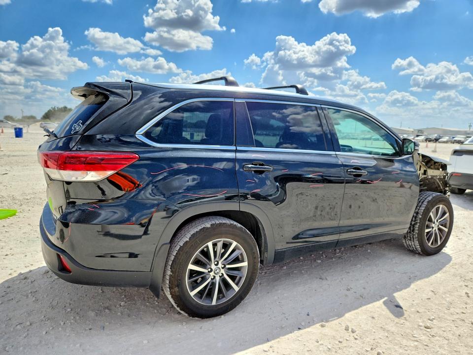 Aukcja sprzedaży 2018 Toyota Highlander, vin: 5TDJZRFH9JS833449, numer aukcji: 67907956