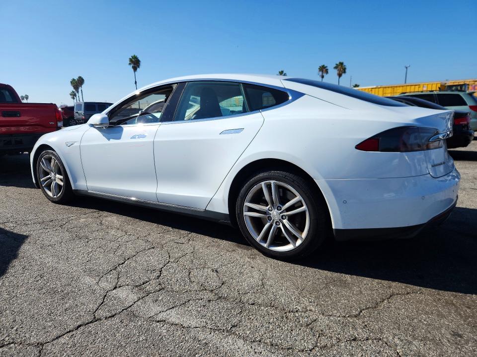 68755116 :رقم المزاد ، 5YJSA1S24FF086059 vin ، 2015 Tesla Model S مزاد بيع