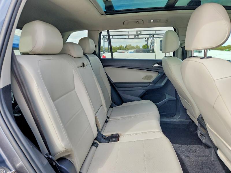 67564996 :رقم المزاد ، 3VV2B7AX3JM002820 vin ، 2018 Volkswagen Tiguan مزاد بيع