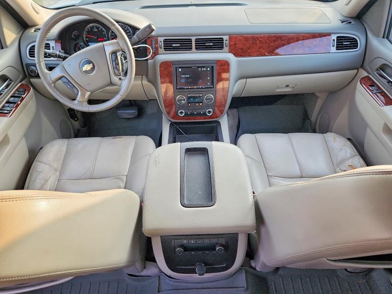 69041246 :رقم المزاد ، 1GNSCJE04BR346332 vin ، 2011 Chevrolet Suburban مزاد بيع