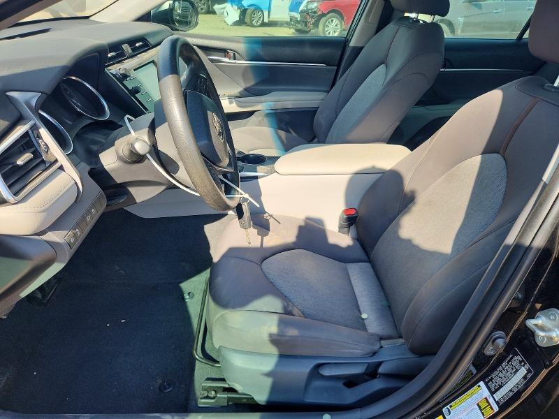 68070026 :رقم المزاد ، 4T1B11HKXJU663812 vin ، 2018 Toyota Camry مزاد بيع