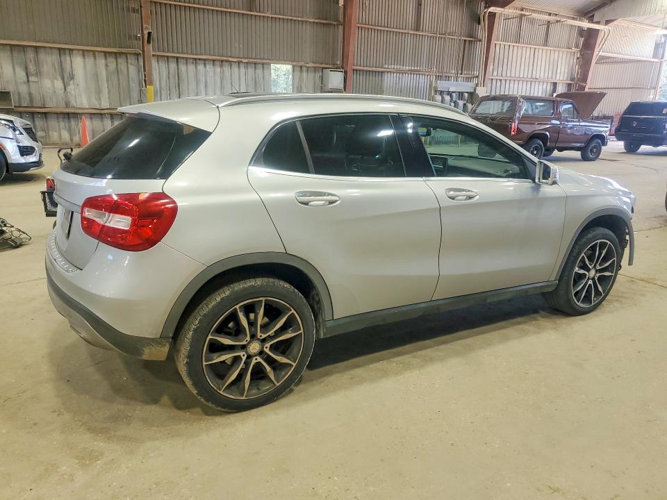 69202386 :رقم المزاد ، WDCTG4EB8FJ164698 vin ، 2015 Mercedes-benz Gla مزاد بيع