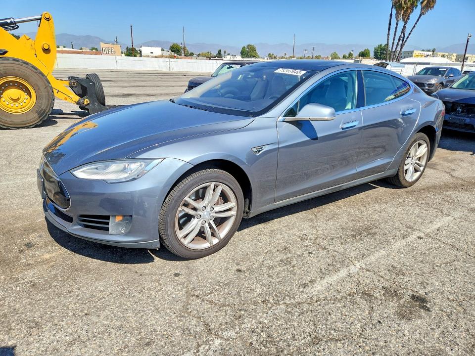 71207646 :رقم المزاد ، 5YJSA1CN8DFP06336 vin ، 2013 Tesla Model S مزاد بيع
