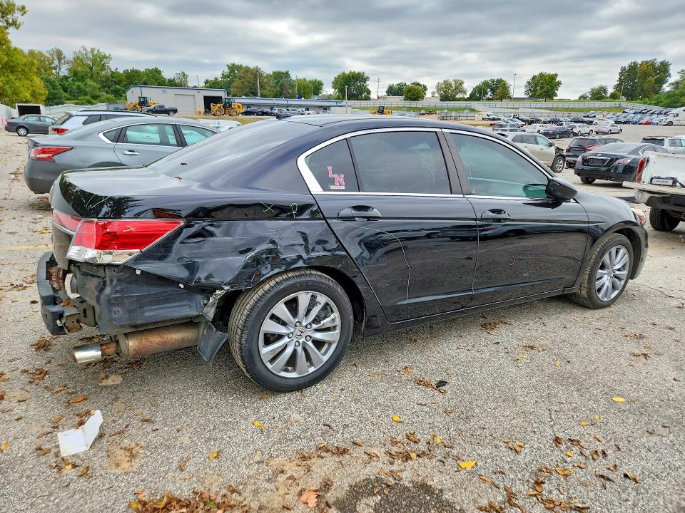 68968766 :رقم المزاد ، 1HGCP2F81BA114802 vin ، 2011 Honda Accord مزاد بيع