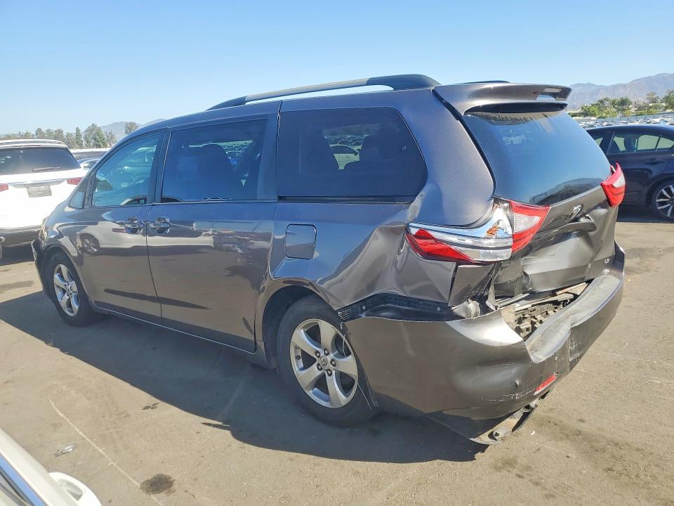 68805616 :رقم المزاد ، 5TDKK3DC2FS592824 vin ، 2015 Toyota Sienna مزاد بيع
