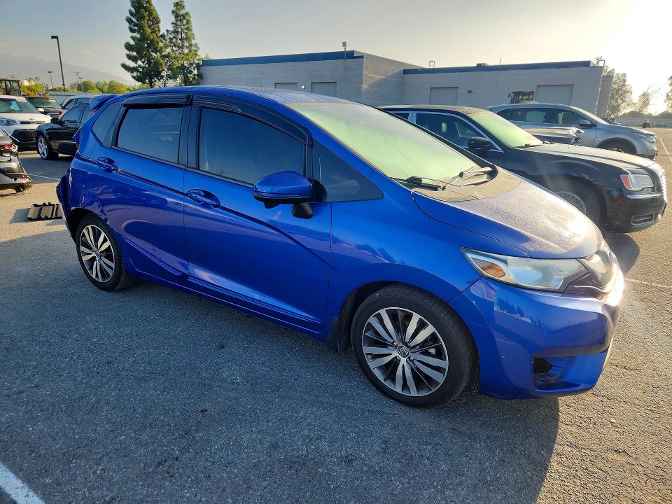 69513936 :رقم المزاد ، 3HGGK5H85FM727626 vin ، 2015 Honda Fit مزاد بيع