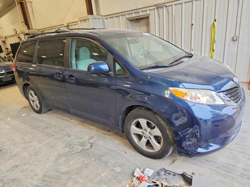 2012 Toyota Sienna მანქანა იყიდება აუქციონზე, vin: 5TDKK3DC7CS208905, აუქციონის ნომერი: 70601026