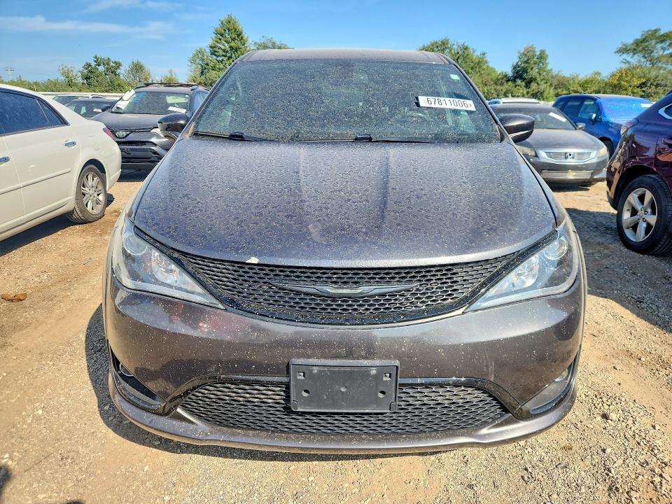 67811006 :رقم المزاد ، 2C4RC1FG1JR357915 vin ، 2018 Chrysler Pacifica مزاد بيع