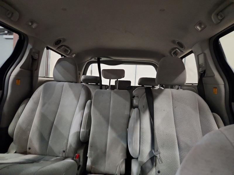 70153196 :رقم المزاد ، 5TDKK3DC8BS086179 vin ، 2011 Toyota Sienna مزاد بيع