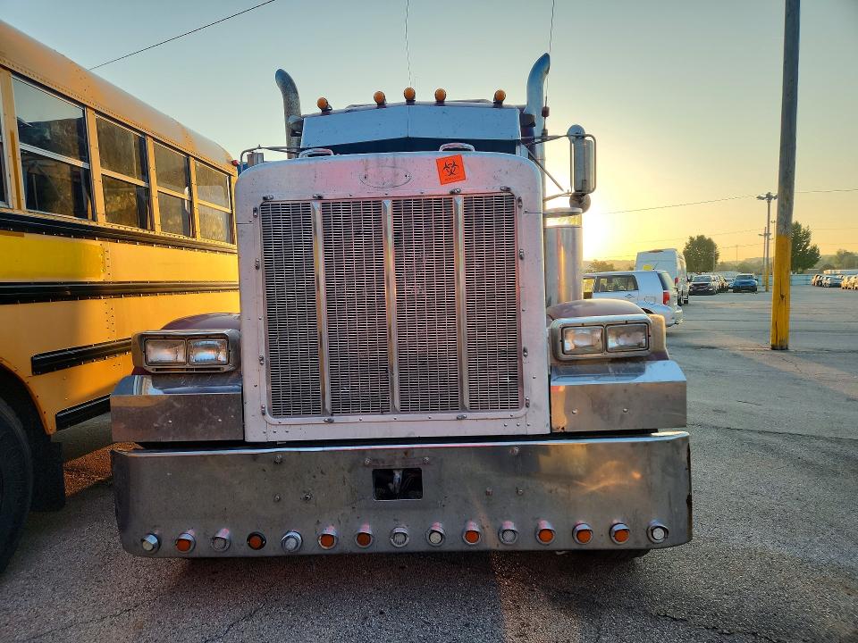 1998 Peterbilt 379 მანქანა იყიდება აუქციონზე, vin: 1XP5D69X4WN447342, აუქციონის ნომერი: 67434296
