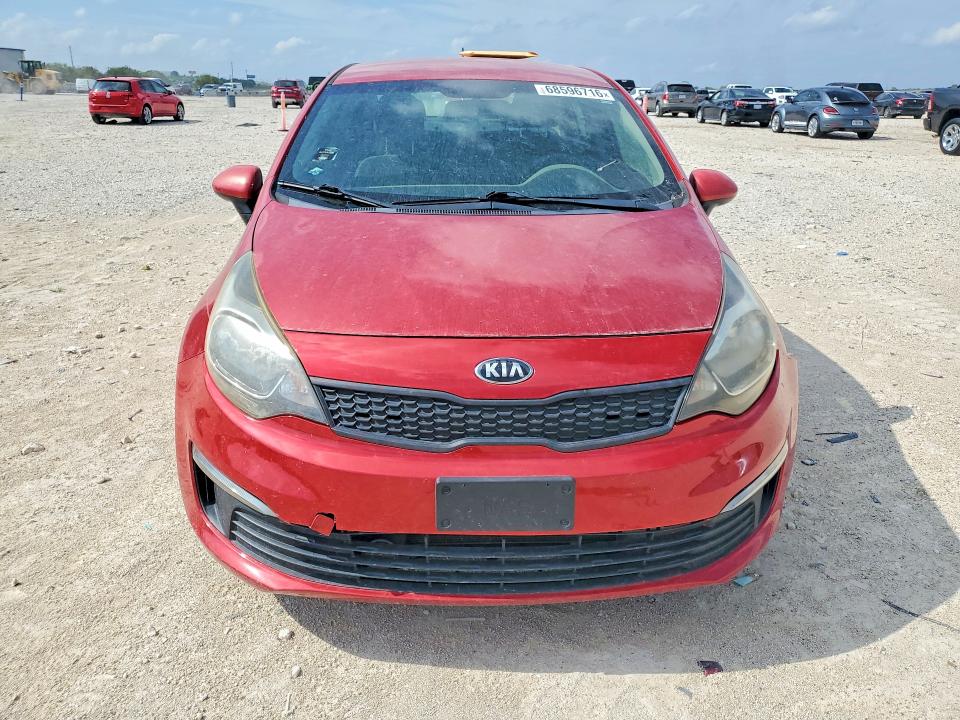 68596716 :رقم المزاد ، KNADM4A39H6049659 vin ، 2017 Kia Rio مزاد بيع