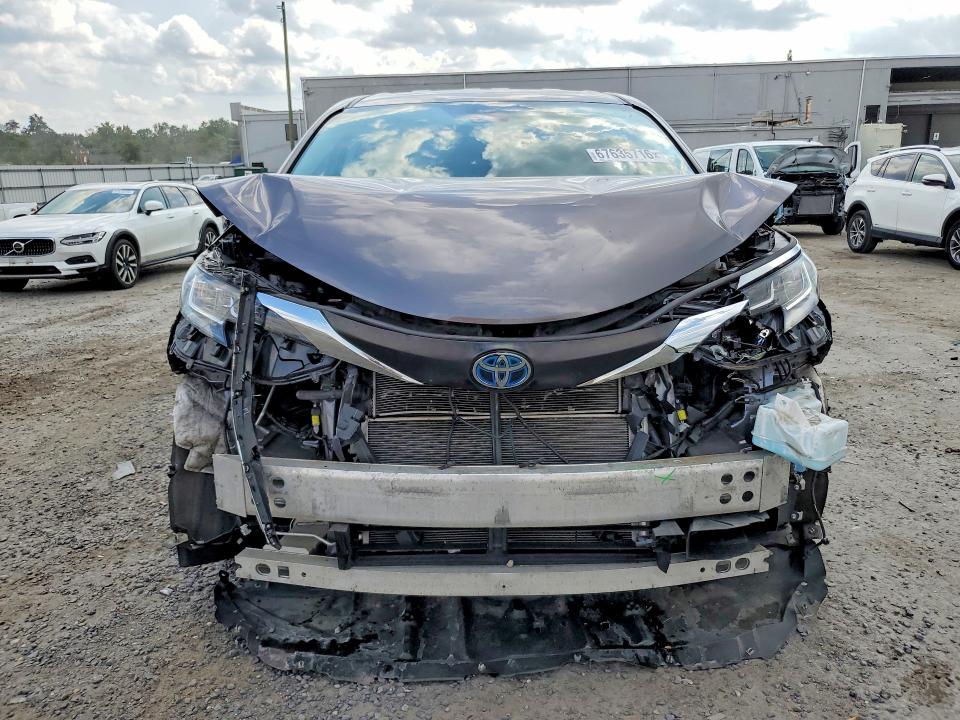 67635716 :رقم المزاد ، 5TDKRKEC2MS057042 vin ، 2021 Toyota Sienna مزاد بيع