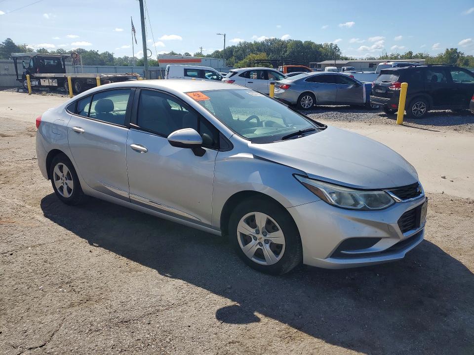 67821146 :رقم المزاد ، 1G1BC5SM4J7173504 vin ، 2018 Chevrolet Cruze مزاد بيع