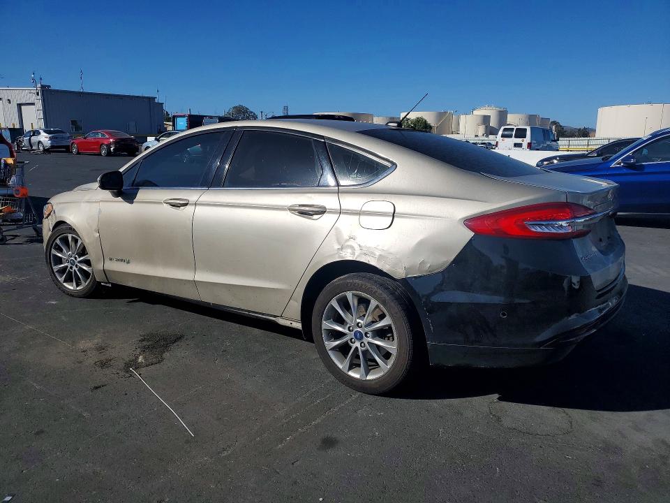 70736256 :رقم المزاد ، 3FA6P0LU2HR386250 vin ، 2017 Ford Fusion مزاد بيع