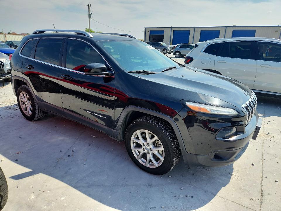 70423456 :رقم المزاد ، 1C4PJLCS9FW782069 vin ، 2015 Jeep Cherokee مزاد بيع