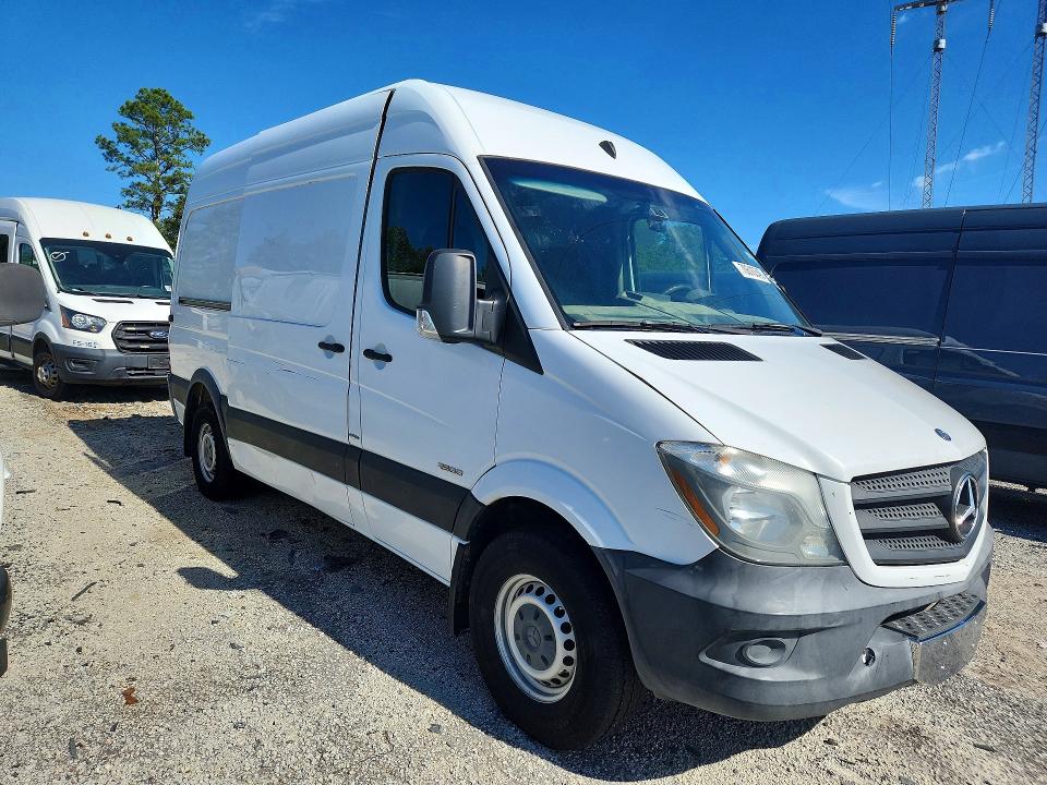 70610346 :رقم المزاد ، WD3PE7DC1E5888338 vin ، 2014 Mercedes-benz Sprinter مزاد بيع