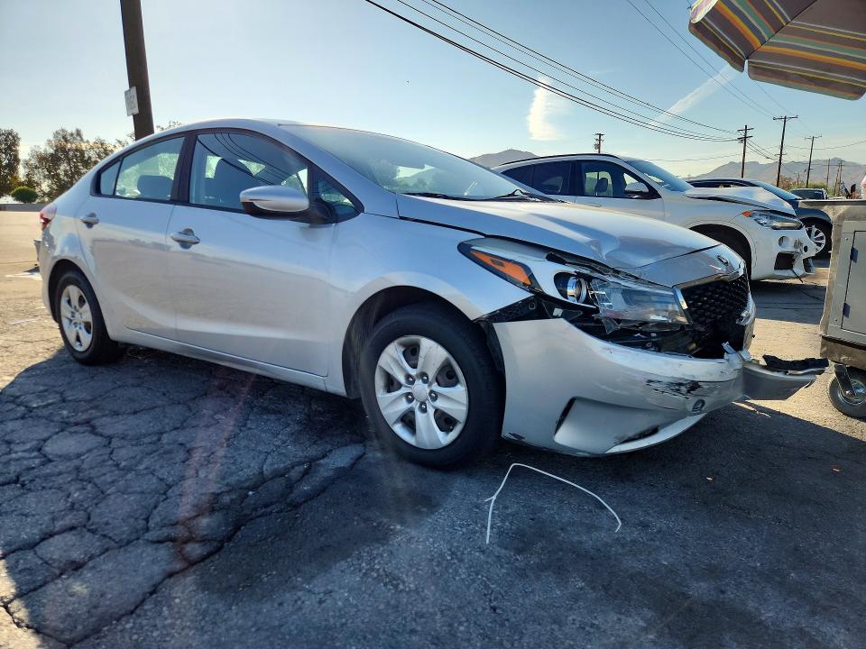 68501916 :رقم المزاد ، 3KPFK4A76JE168970 vin ، 2018 Kia Forte مزاد بيع