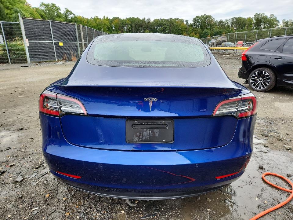 70726136 :رقم المزاد ، 5YJ3E1EA8NF370739 vin ، 2022 Tesla Model 3 مزاد بيع