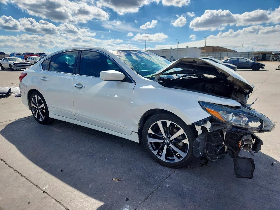 70926016 :رقم المزاد ، 1N4AL3AP5HN304079 vin ، 2017 Nissan Altima مزاد بيع