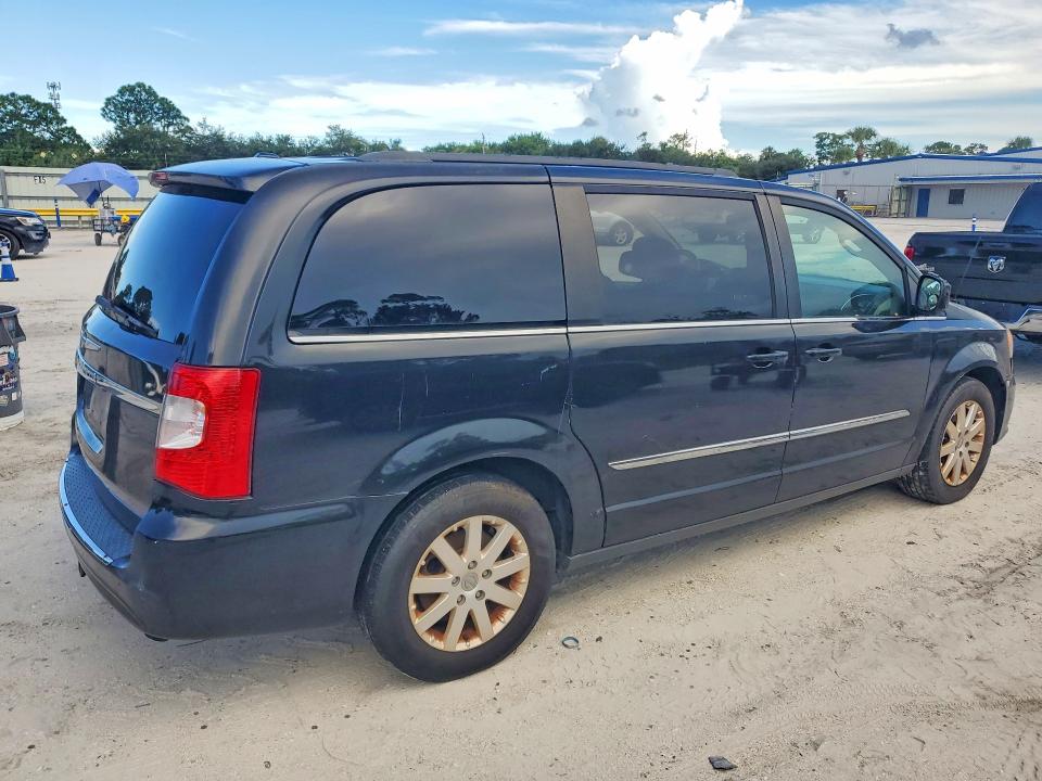 68501596 :رقم المزاد ، 2C4RC1BG1GR228927 vin ، 2016 Chrysler Town & Country مزاد بيع