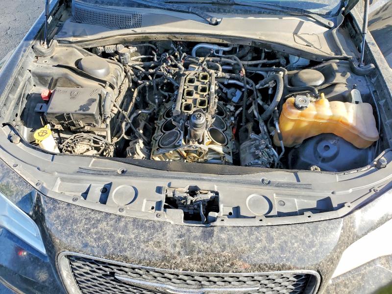 Auction sale of the 2017 Chrysler 300, vin: 2C3CCAAGXHH599653        , lot number: 68800736