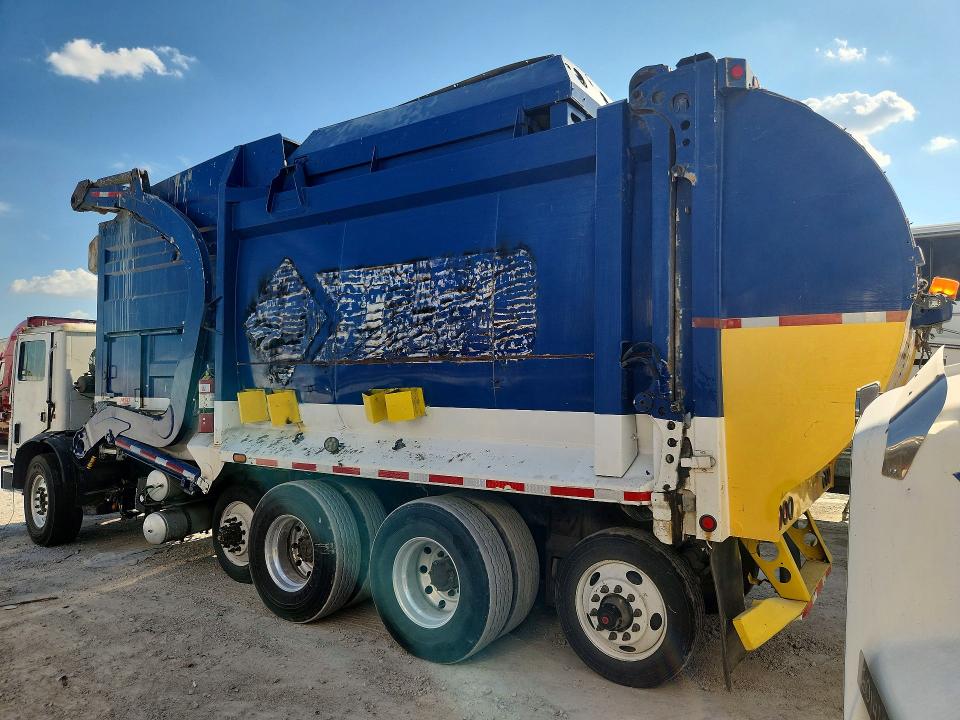 67975006 :رقم المزاد ، 1M2AV17C8DM010359 vin ، 2013 Mack Mru633 مزاد بيع