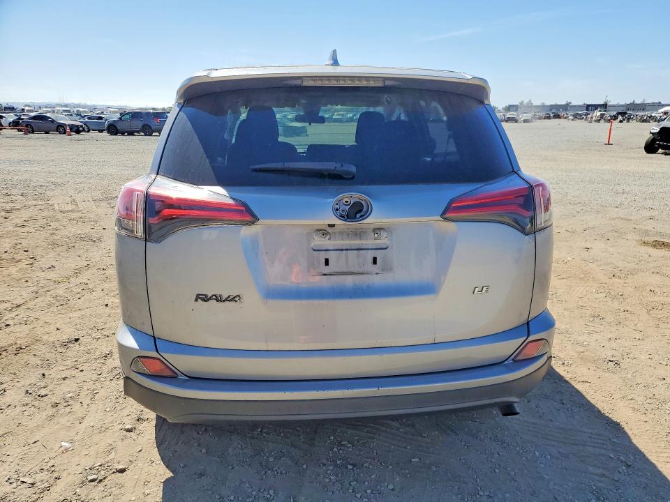 70465266 :رقم المزاد ، 2T3ZFREV6JW415870 vin ، 2018 Toyota Rav4 مزاد بيع