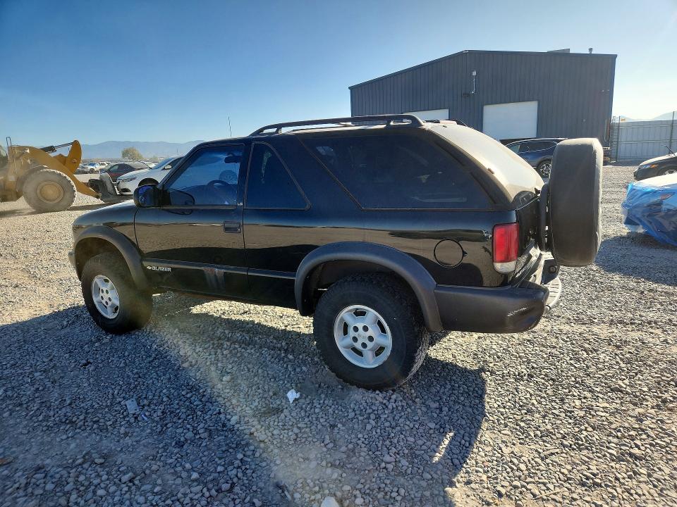 69032086 :رقم المزاد ، 1GNCT18W0YK104630 vin ، 2000 Chevrolet Blazer مزاد بيع
