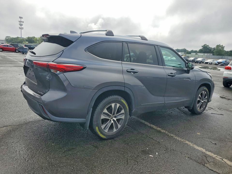 67559136 :رقم المزاد ، 5TDGZRBH6NS165390 vin ، 2022 Toyota Highlander مزاد بيع